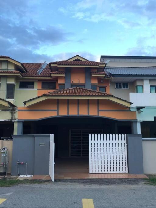 T House Nearby Kuantan East Coast Shopping Mall Esterno foto